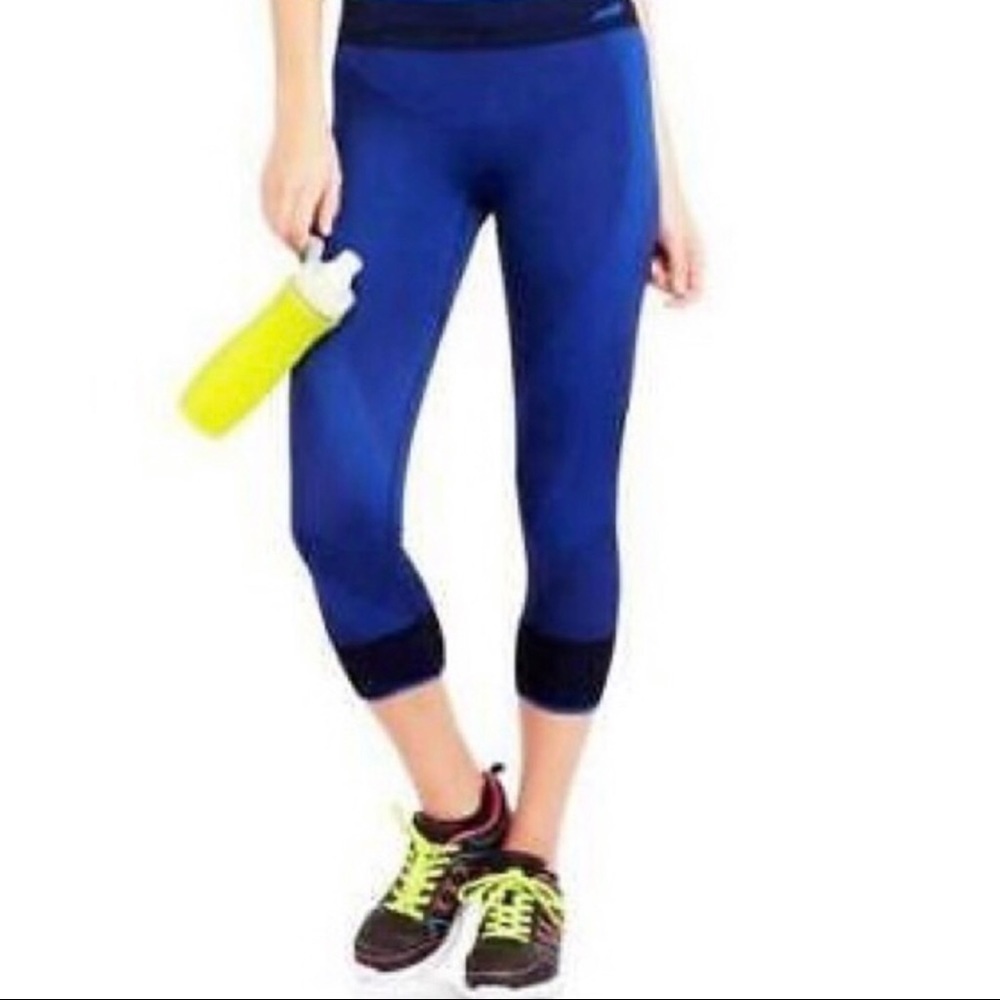 3/$25 🍄 Avia Seamless Bodymapped Capri Leggings.